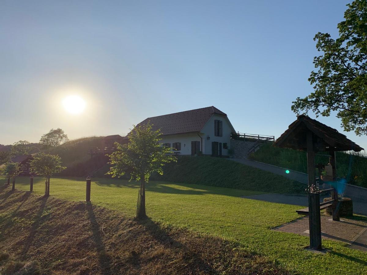 הוילה Store Tourist Farm Artisek מראה חיצוני תמונה