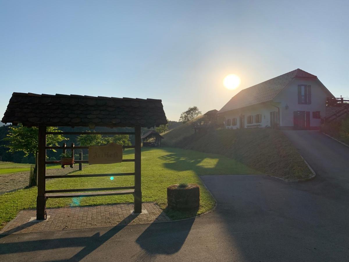 הוילה Store Tourist Farm Artisek מראה חיצוני תמונה