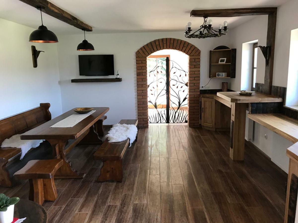 הוילה Store Tourist Farm Artisek מראה חיצוני תמונה